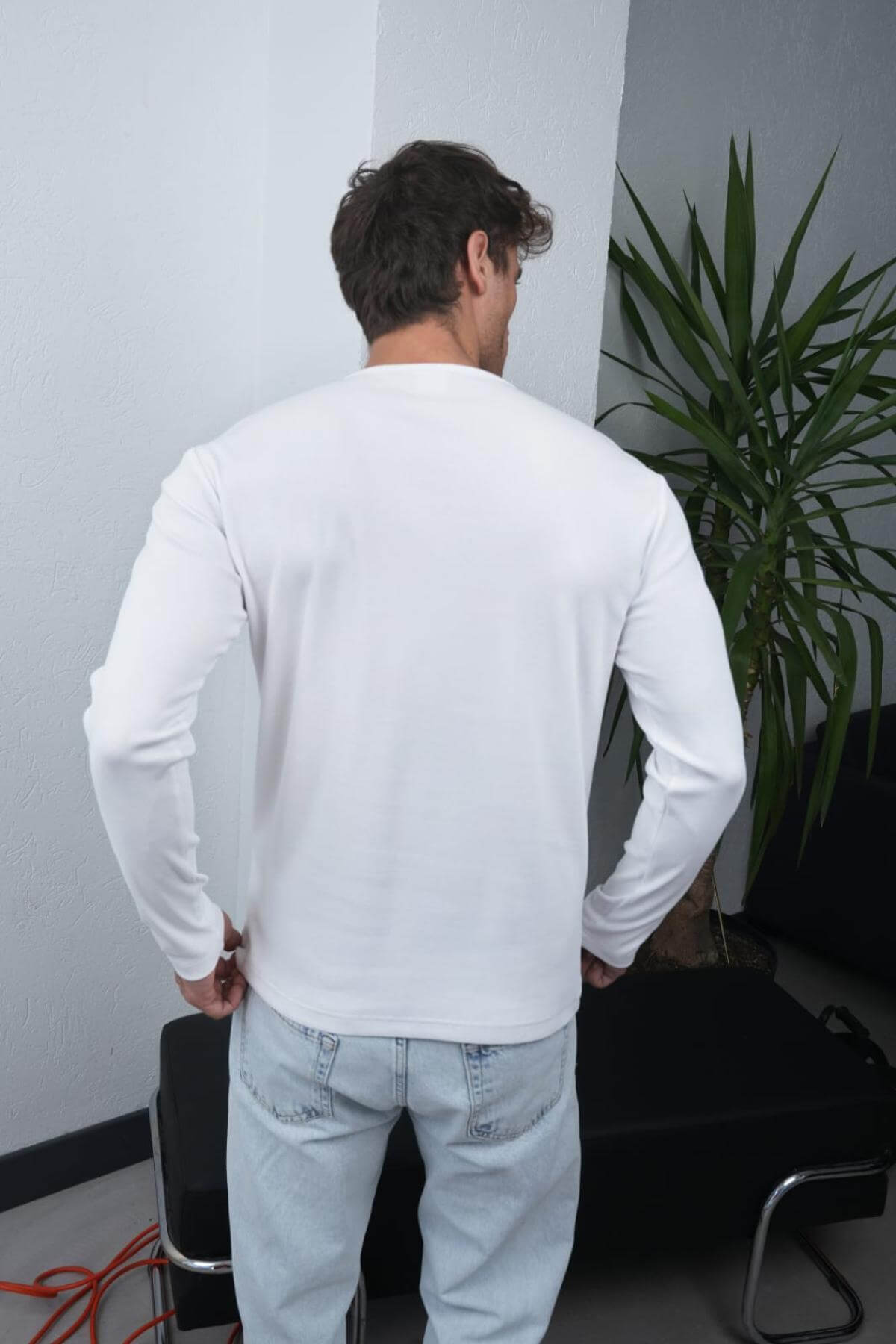Wholesale Men White Crew-Neck Sweatshirt 738110