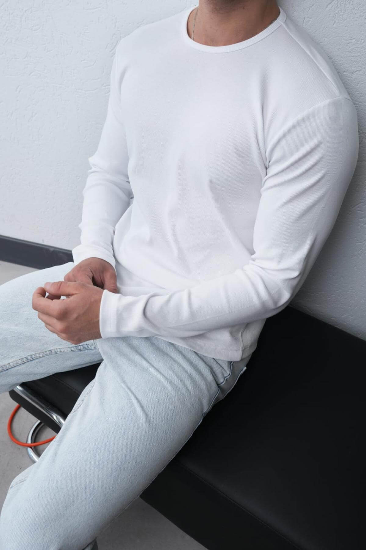 Wholesale Men White Crew-Neck Sweatshirt 738110