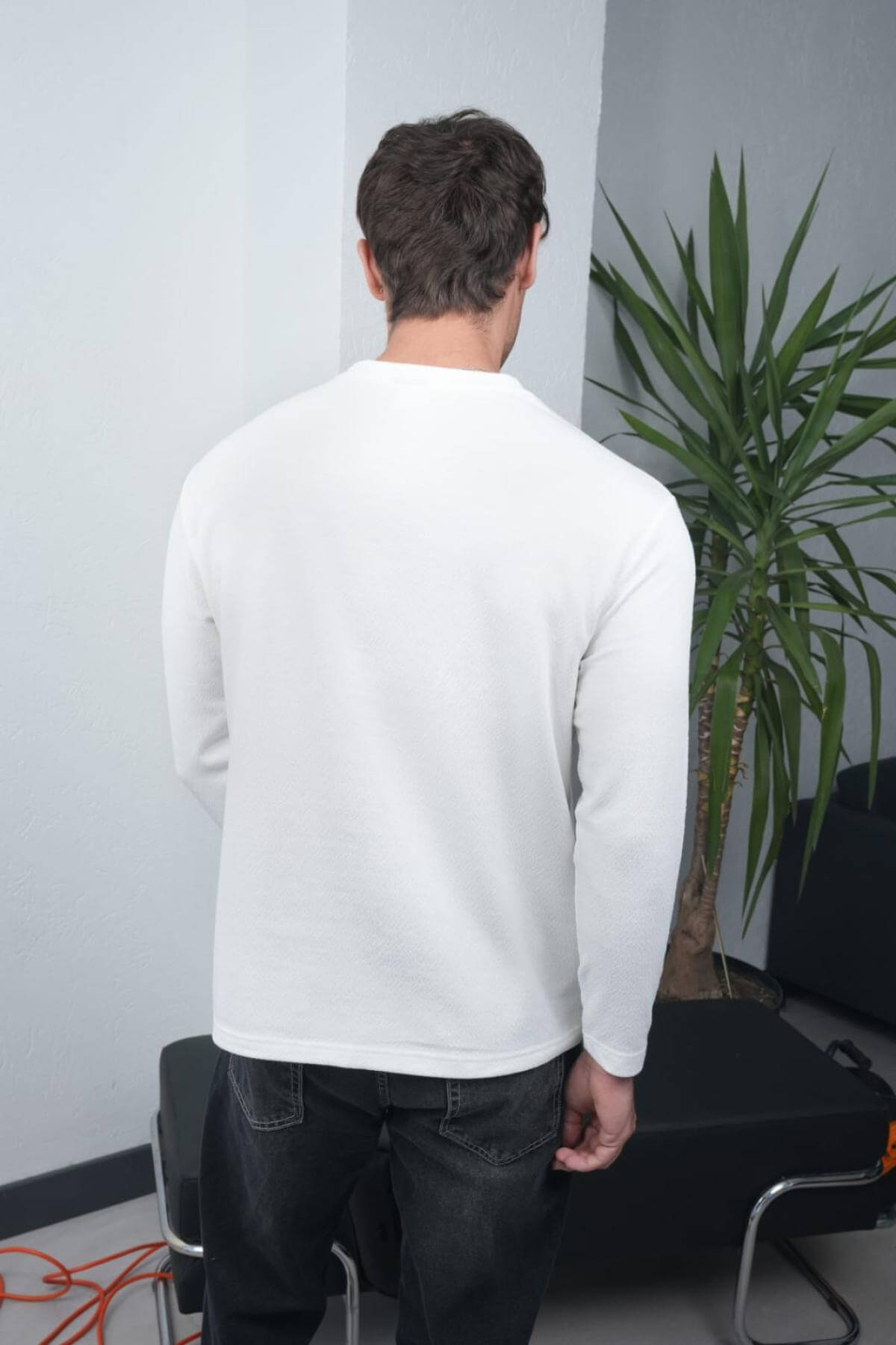 Wholesale Men White Crew-Neck Sweatshirt 738113