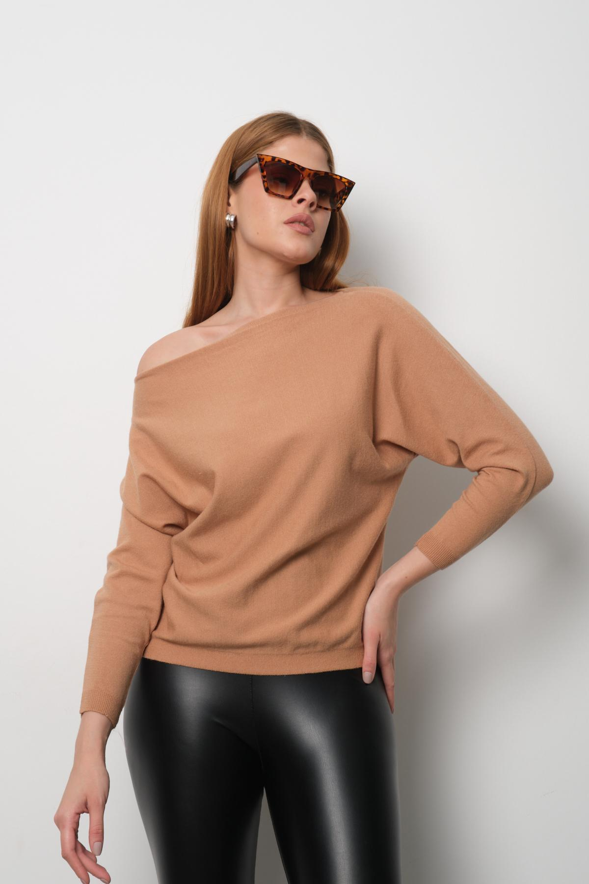 Wholesale Women Beige Boat-Neck Sweaters 711033