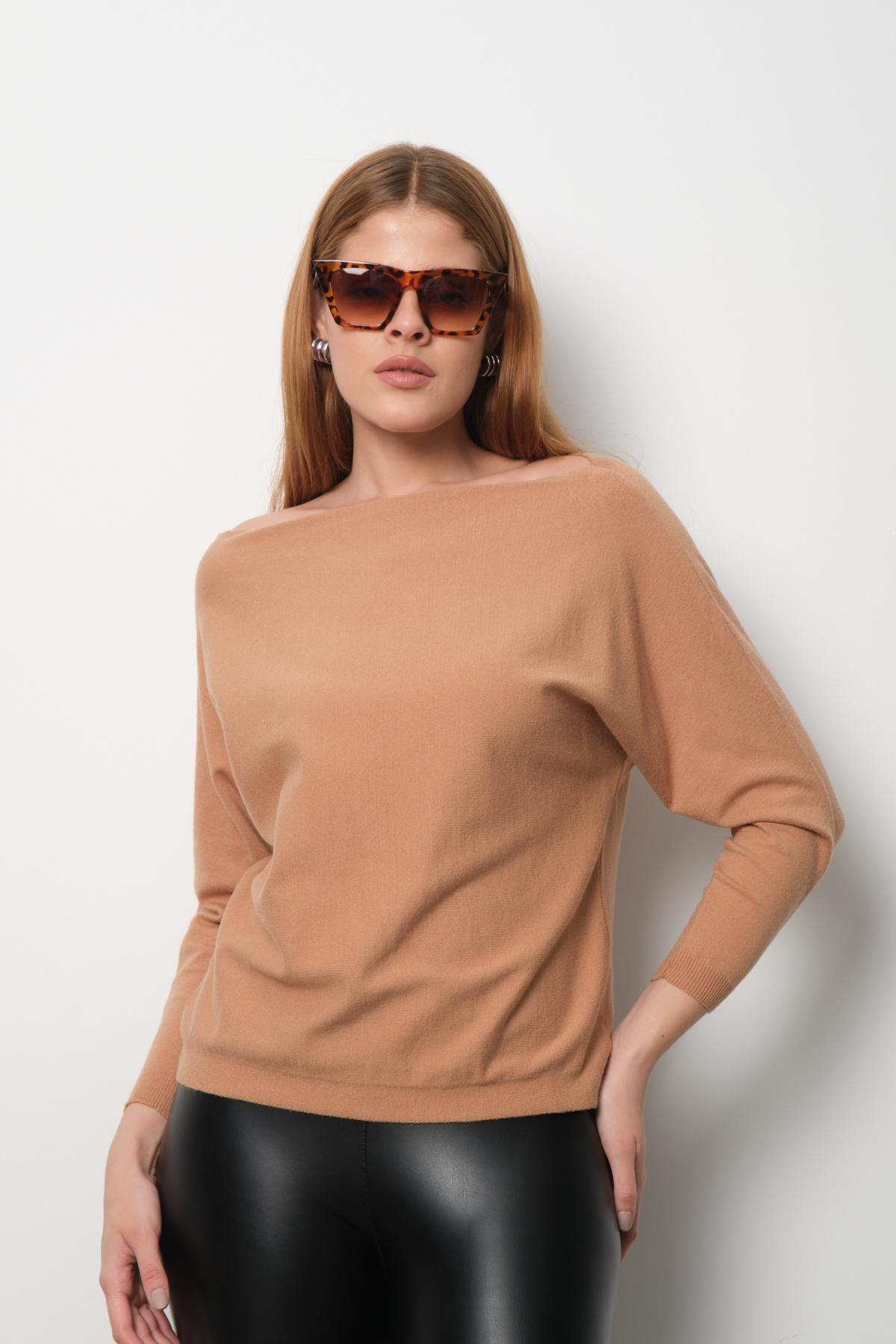 Wholesale Women Beige Boat-Neck Sweaters 711033