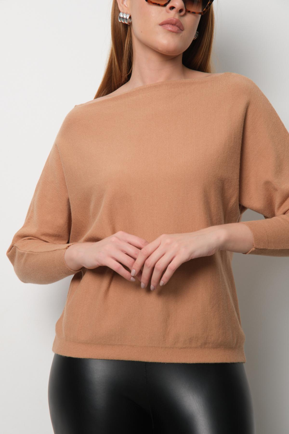 Wholesale Women Beige Boat-Neck Sweaters 711033