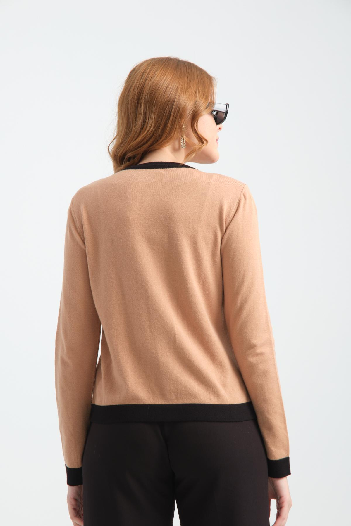 Wholesale Women Beige Collarless Cardigans 706716
