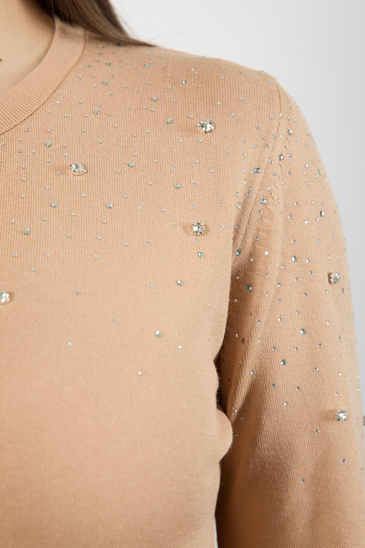 Wholesale Women Beige Crew Neck Knit Blouse Adorned with Rhinestones 725231