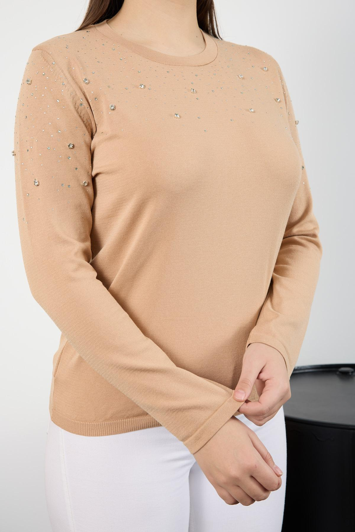 Wholesale Women Beige Crew Neck Knit Blouse Adorned with Rhinestones 725231