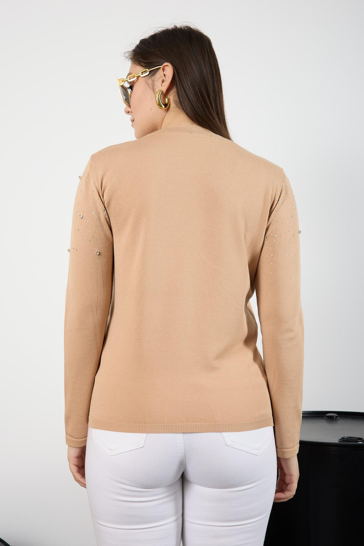 Wholesale Women Beige Crew Neck Knit Blouse Adorned with Rhinestones 725231