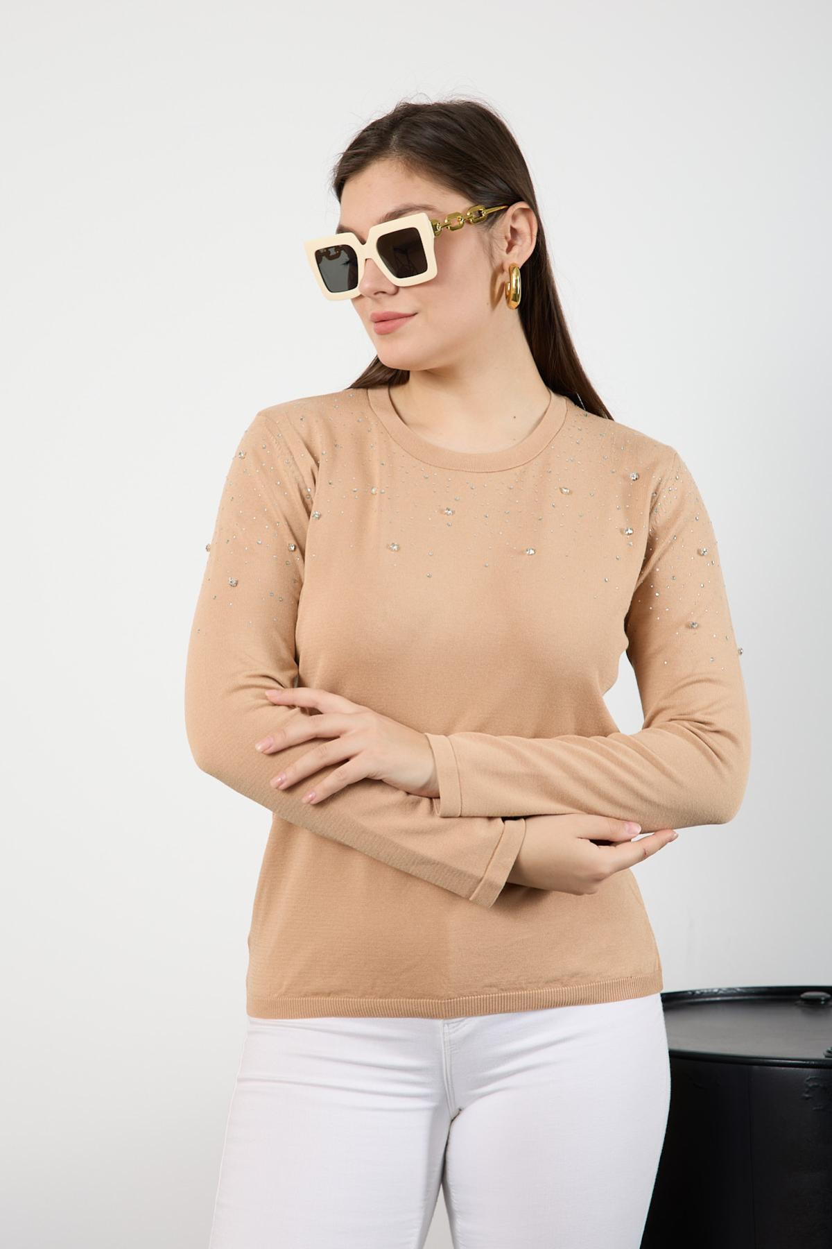 Wholesale Women Beige Crew Neck Knit Blouse Adorned with Rhinestones 725231