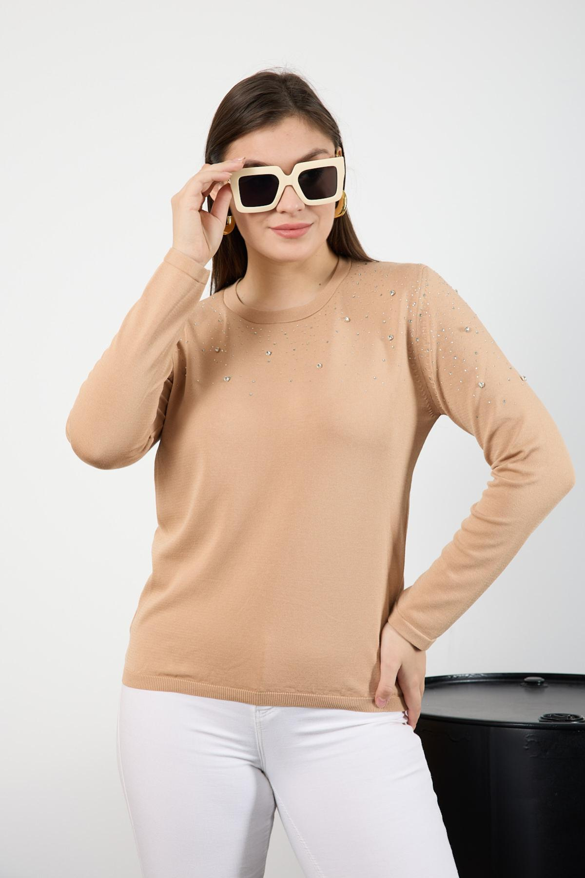 Wholesale Women Beige Crew Neck Knit Blouse Adorned with Rhinestones 725231