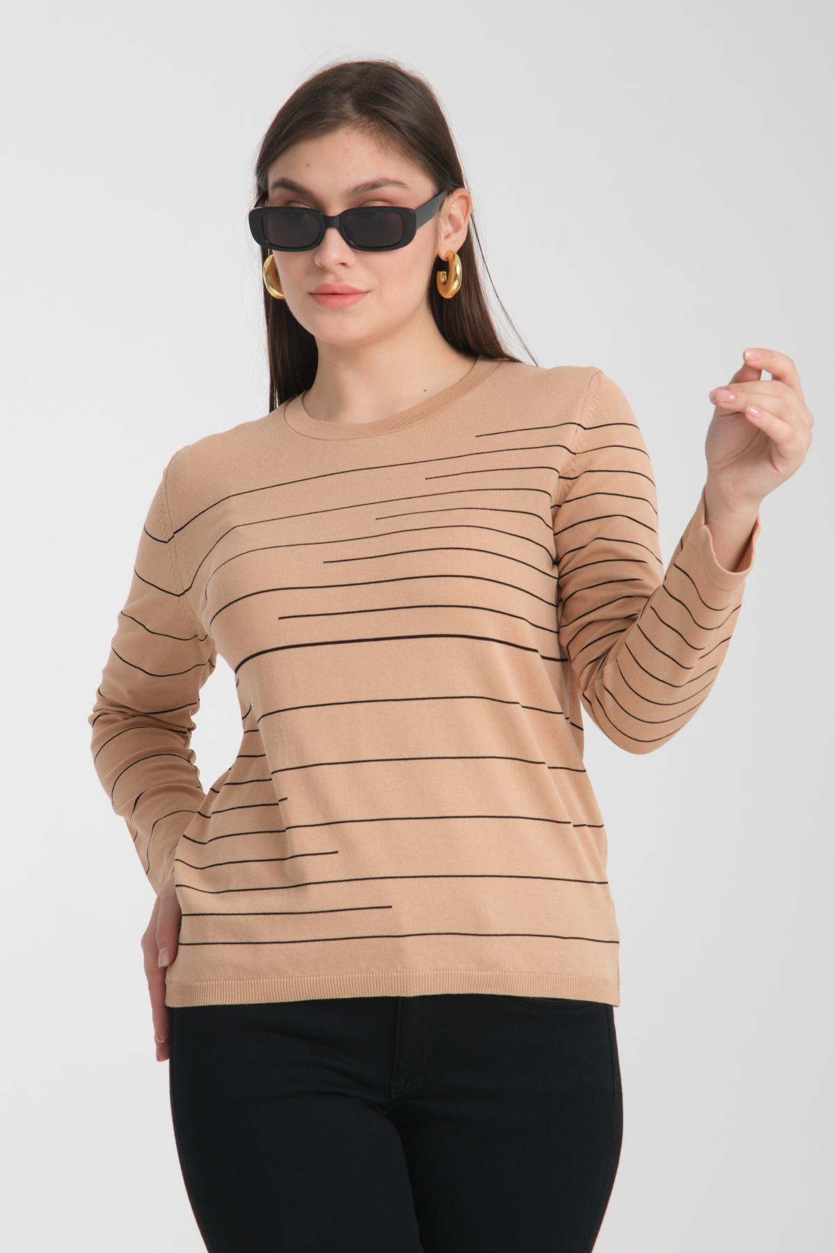 Wholesale Women Beige Crew Neck Striped Knit Blouse 722609