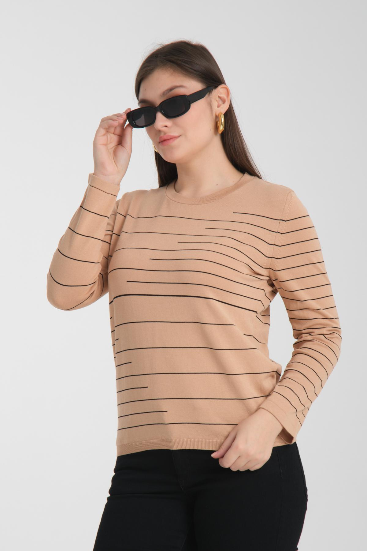 Wholesale Women Beige Crew Neck Striped Knit Blouse 722609