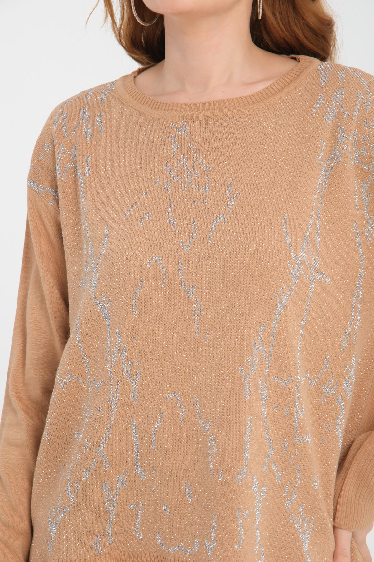 Wholesale Women Beige Glitter Crew-Neck Sweaters 710989