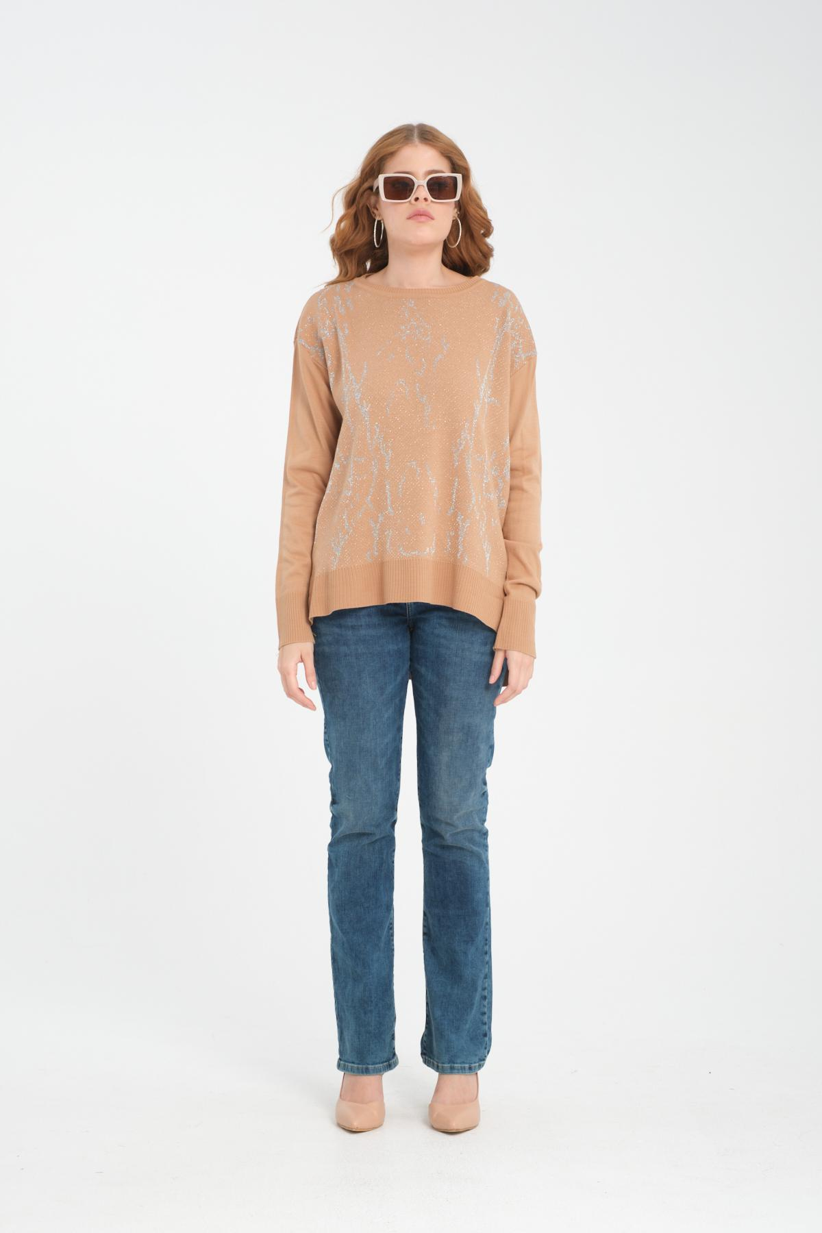 Wholesale Women Beige Glitter Crew-Neck Sweaters 710989