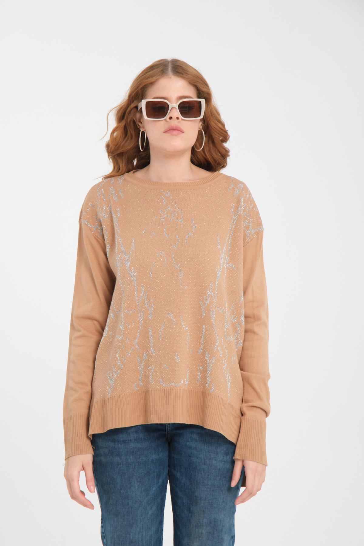 Wholesale Women Beige Glitter Crew-Neck Sweaters 710989