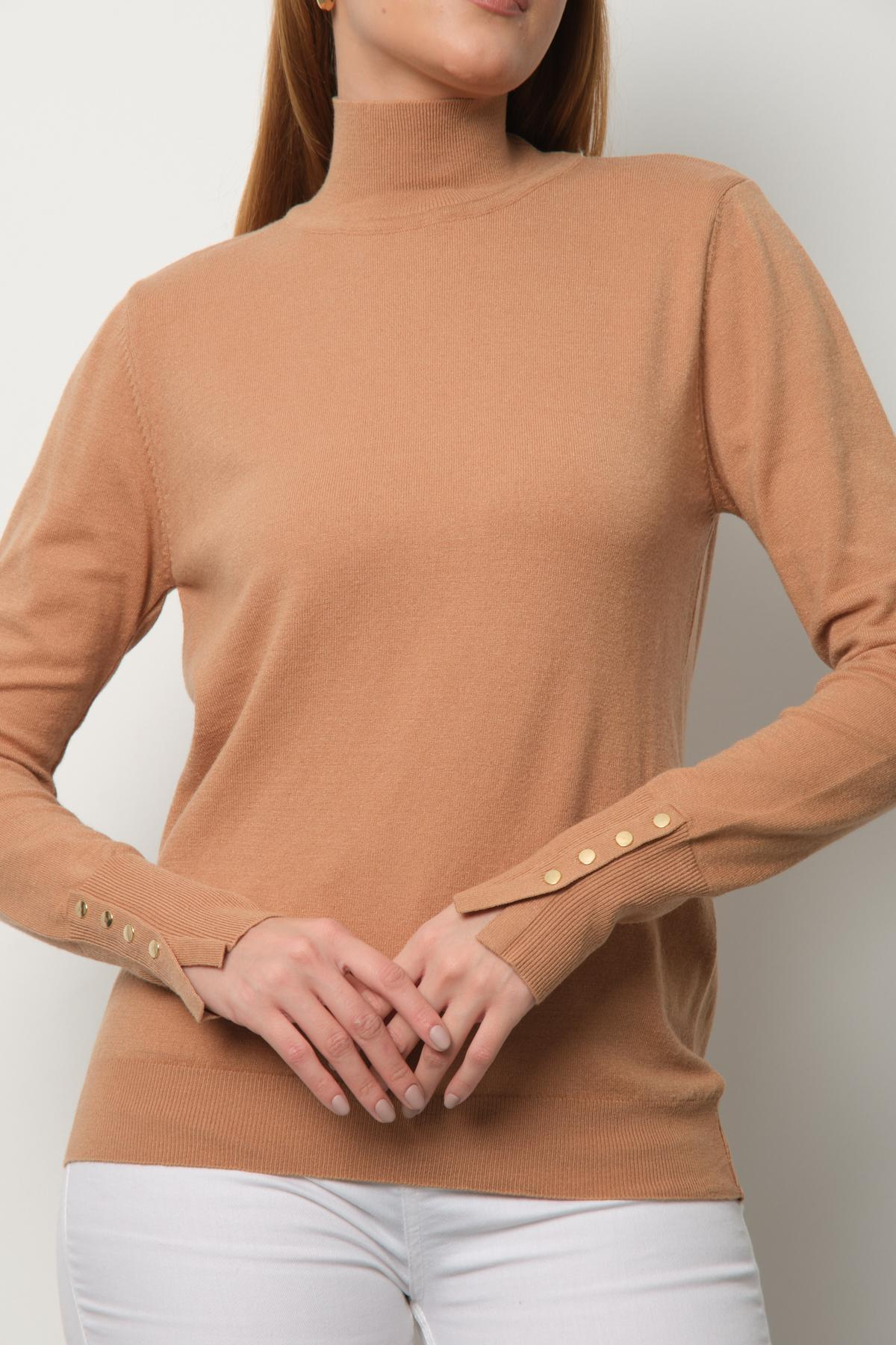 Wholesale Women Beige Mock-Neck Sweaters 711164