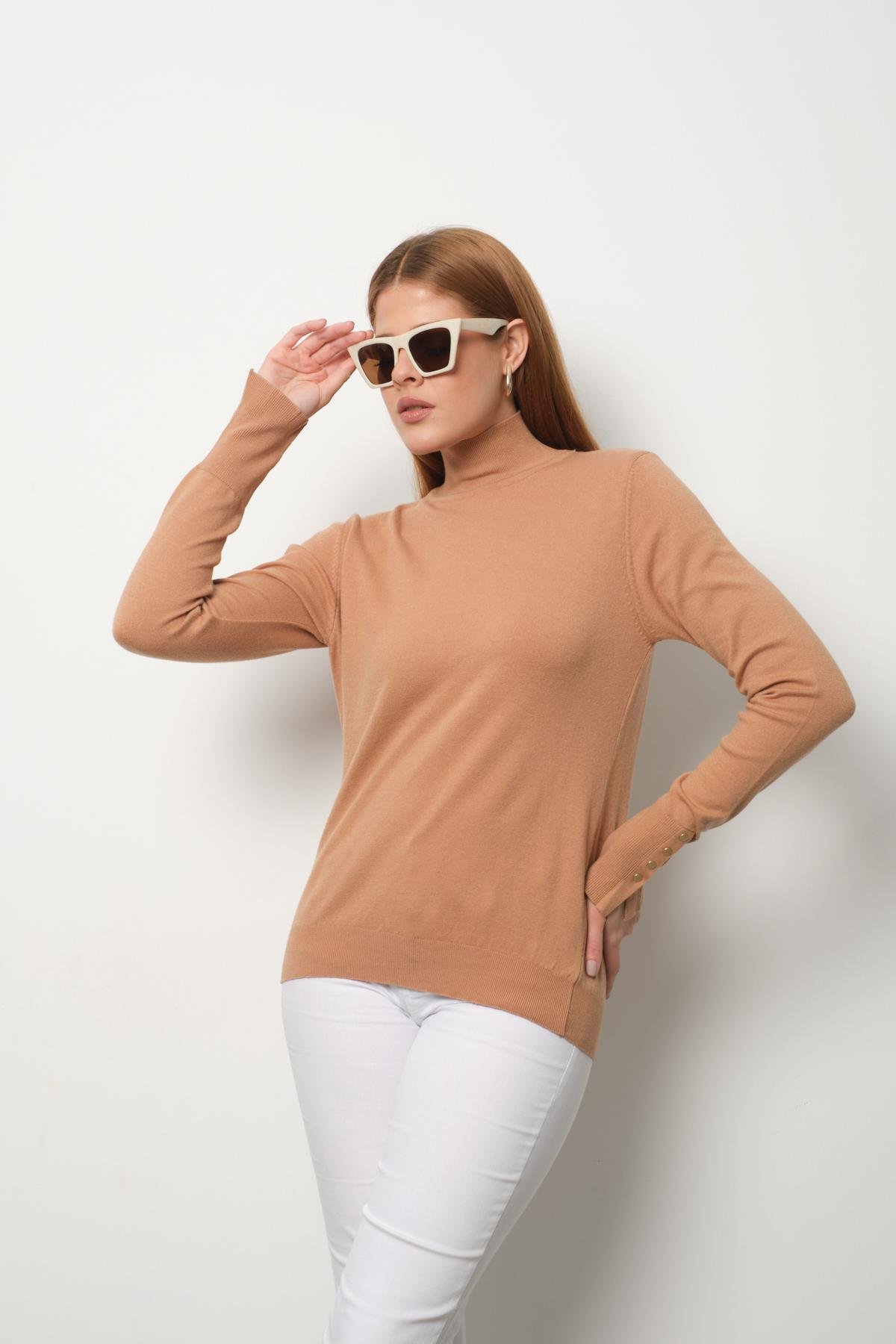 Wholesale Women Beige Mock-Neck Sweaters 711164