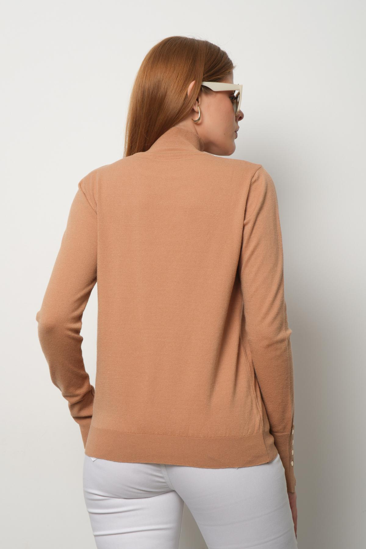 Wholesale Women Beige Mock-Neck Sweaters 711164
