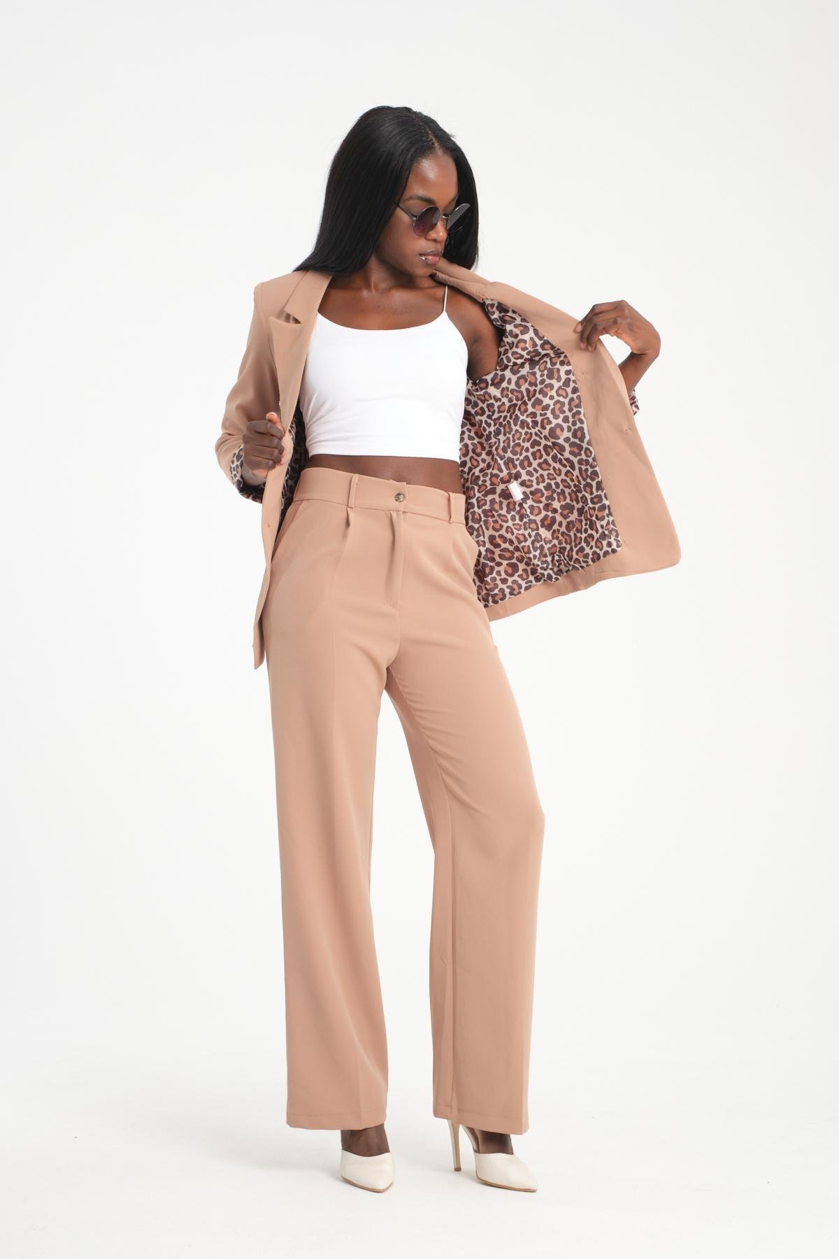 Wholesale Women Beige Single Breasted Lined Blazer 706394