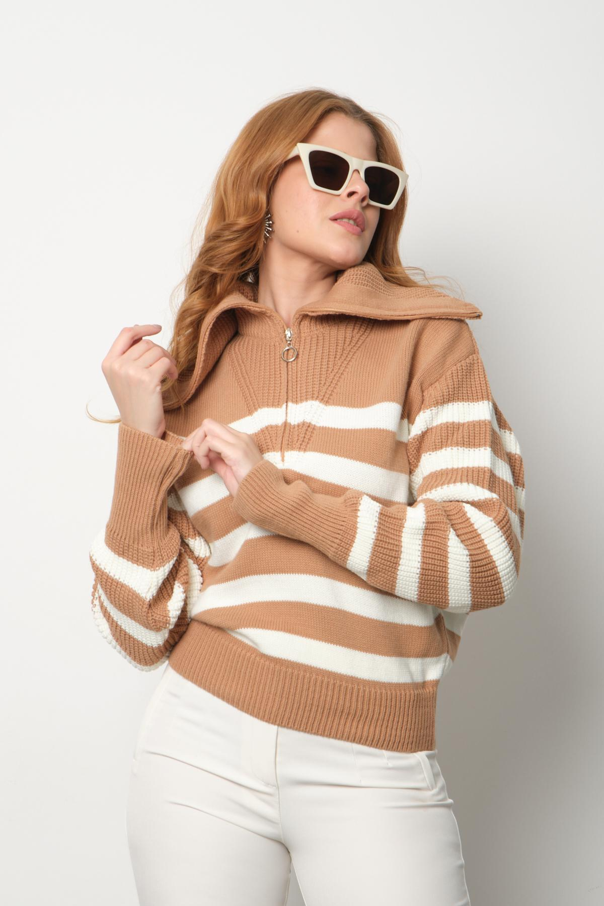 Wholesale Women Beige Striped Zip Neck Knit Blouse 713317