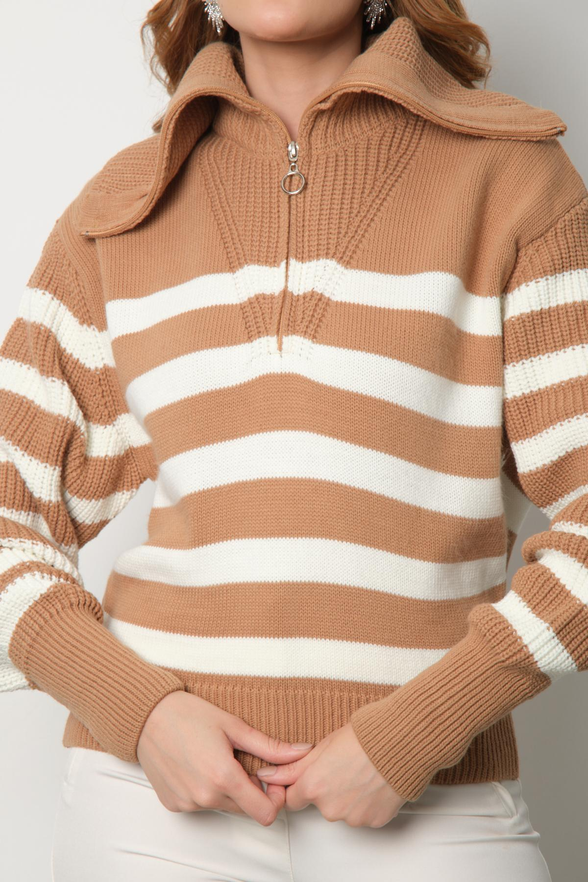 Wholesale Women Beige Striped Zip Neck Knit Blouse 713317