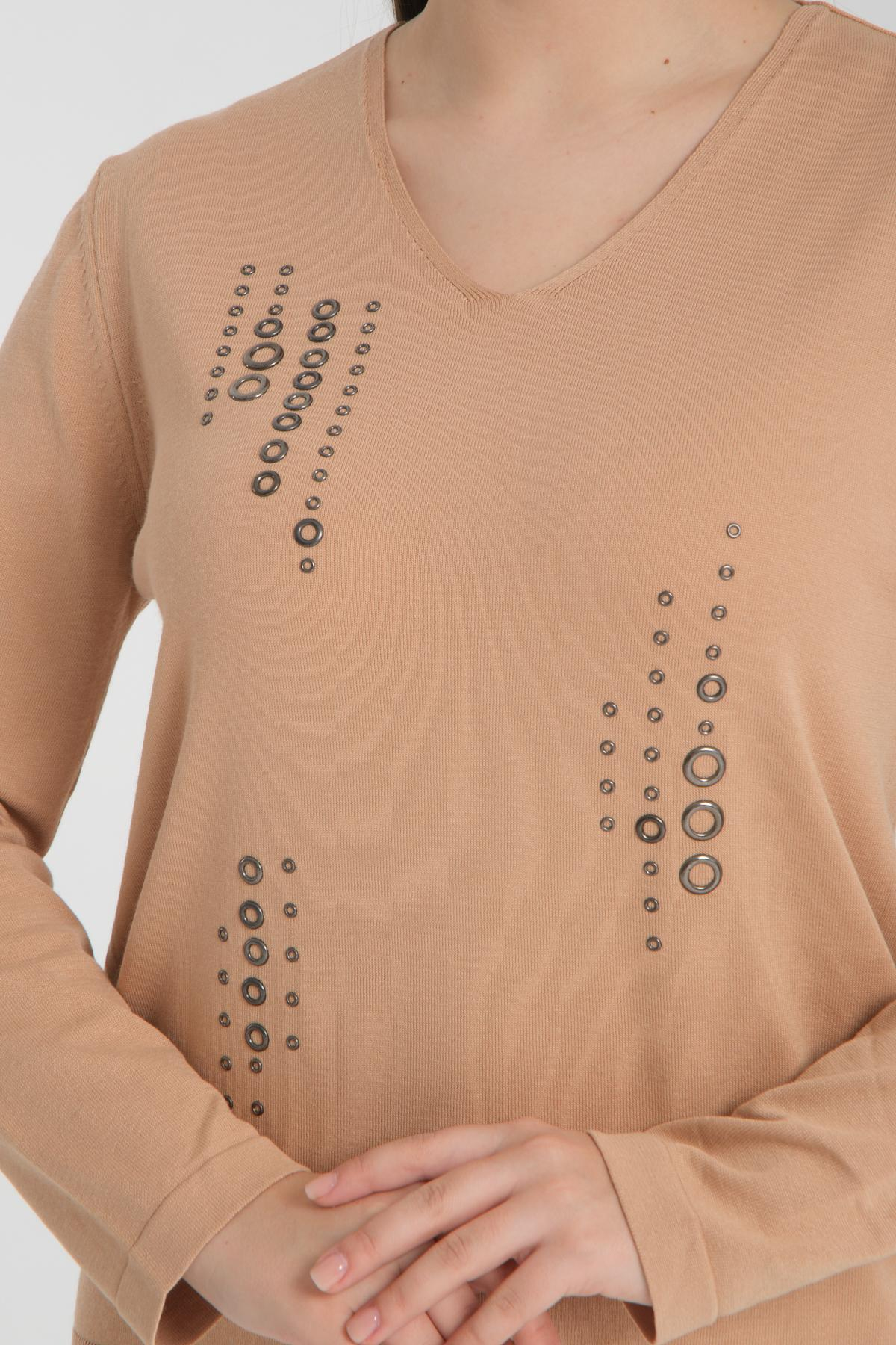 Wholesale Women Beige Studded V Neck Knit Blouse 722640