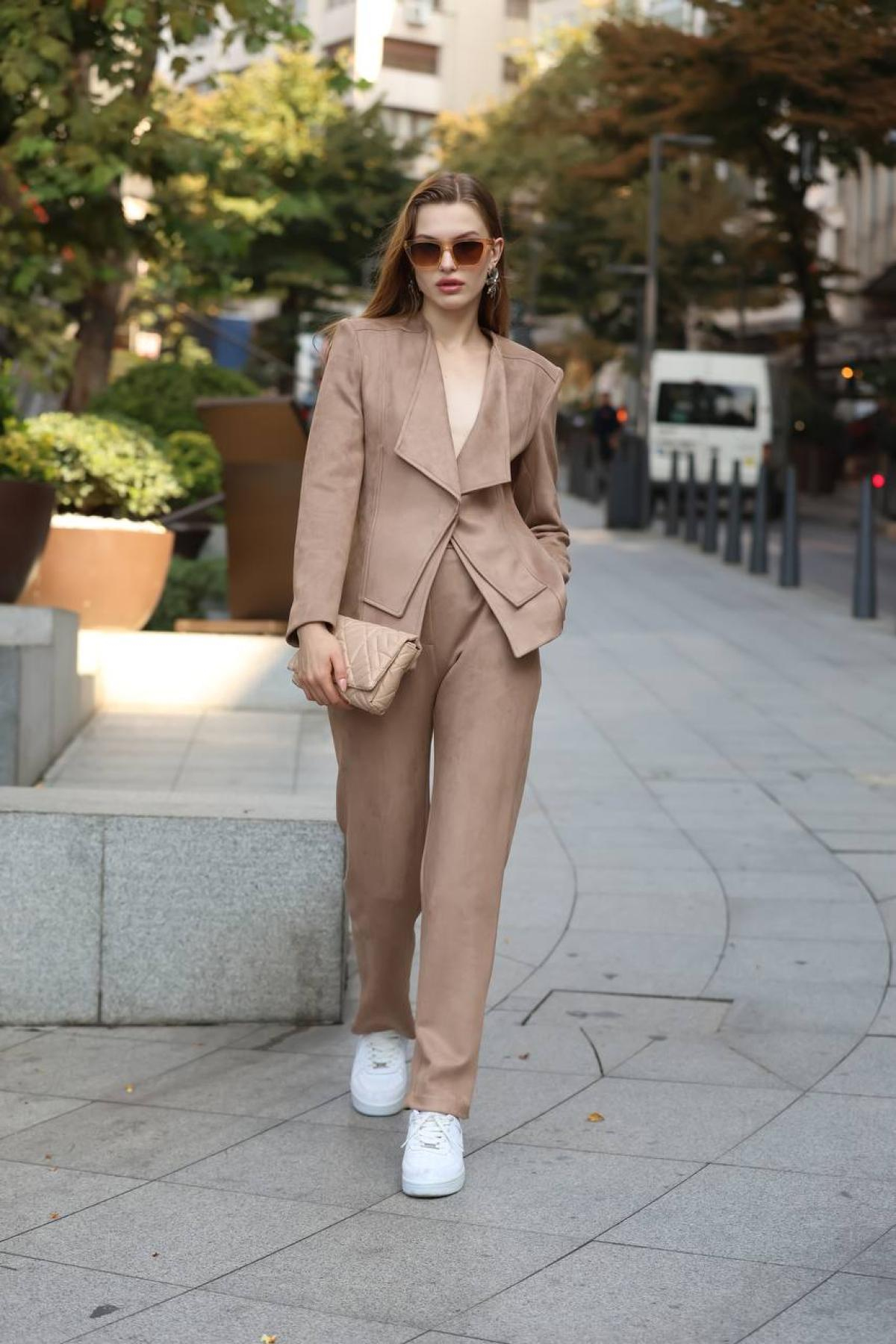 Wholesale Women Beige Two Piece Suit Blazer and Pants Set 718325