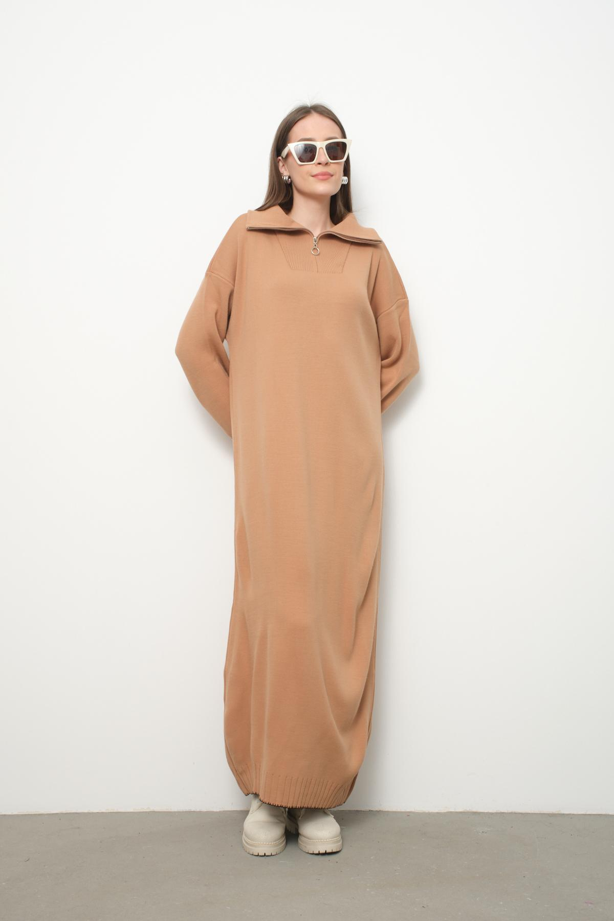 Wholesale Women Beige Zip-Neck Knitted Maxi Dresses 710110