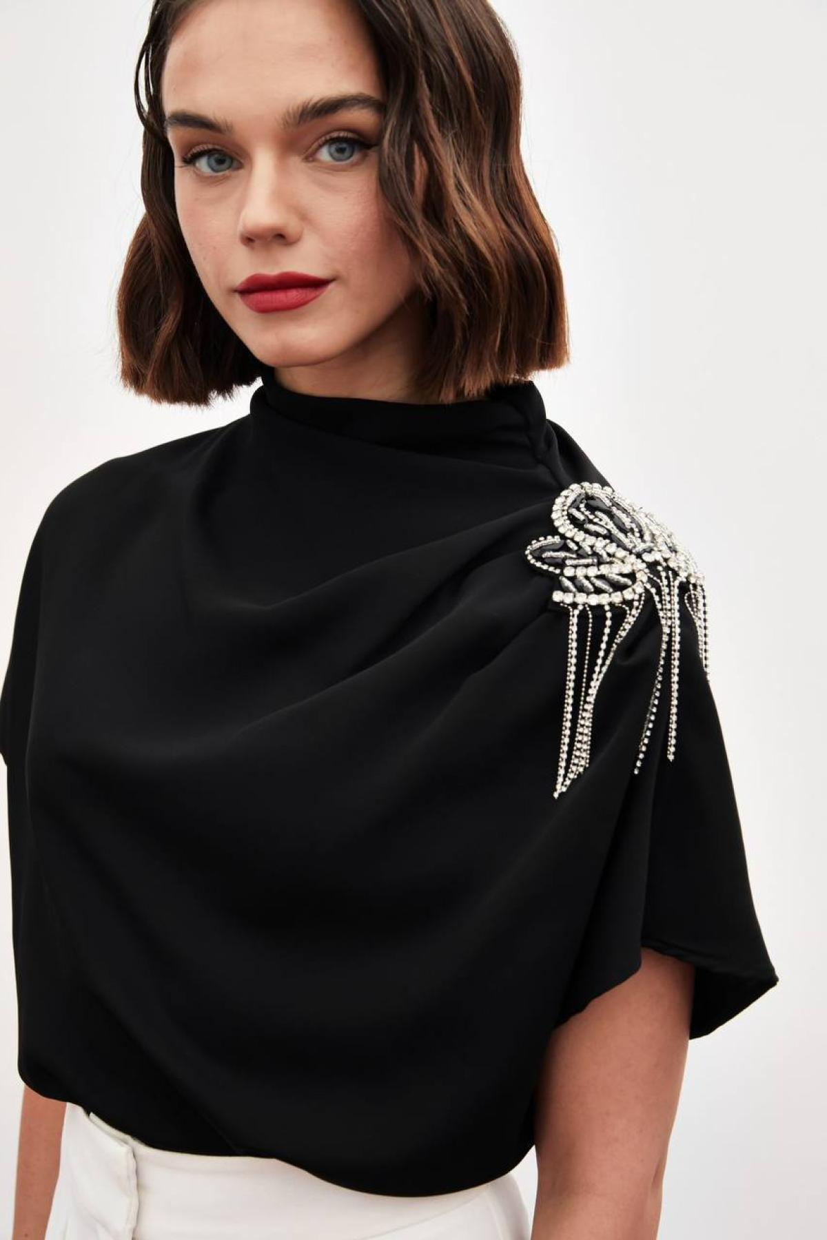 Wholesale Women Black Blouse 735881