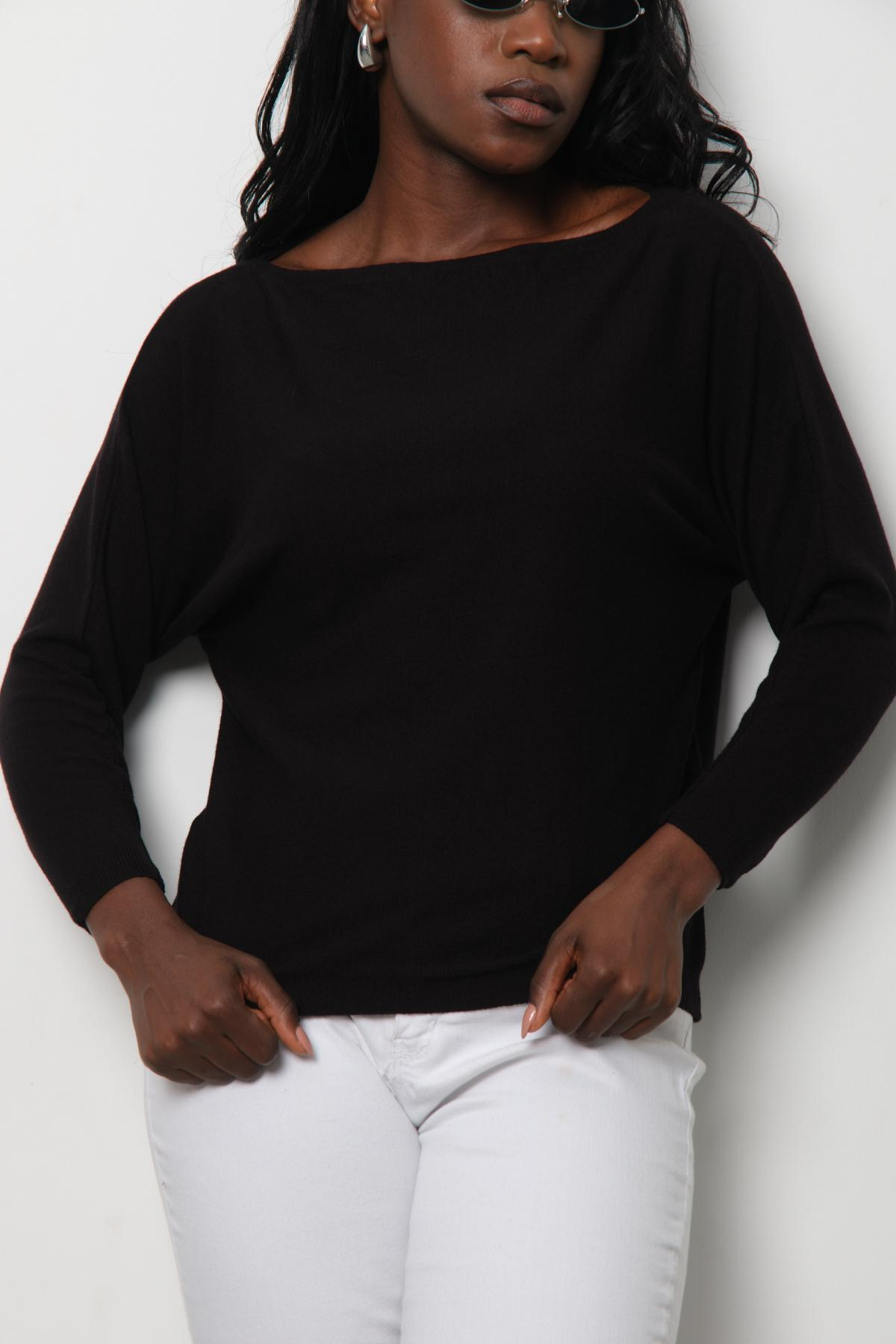 Wholesale Women Black Boat-Neck Sweaters 711028