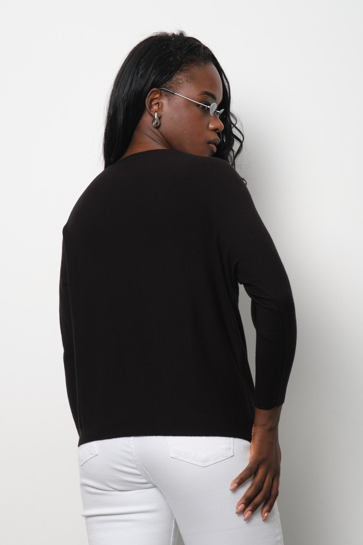 Wholesale Women Black Boat-Neck Sweaters 711028