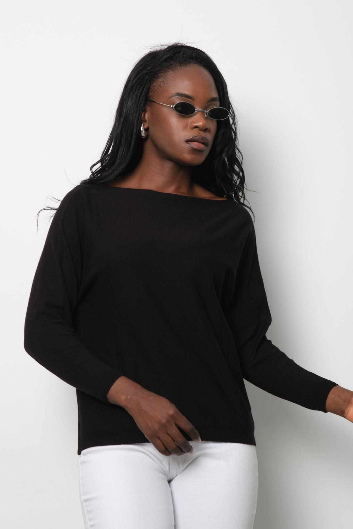 Wholesale Women Black Boat-Neck Sweaters 711028