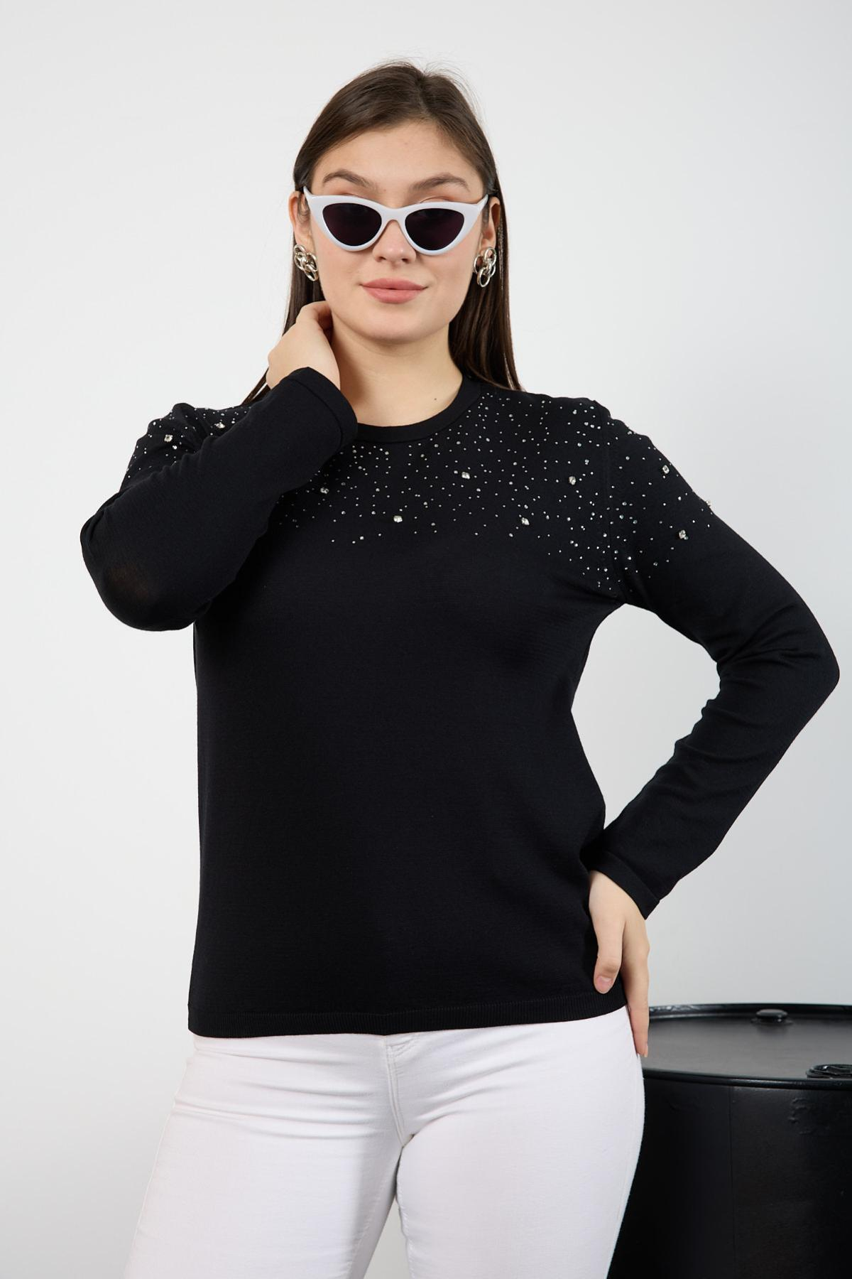 Wholesale Women Black Crew Neck Knit Blouse Adorned with Rhinestones 725225