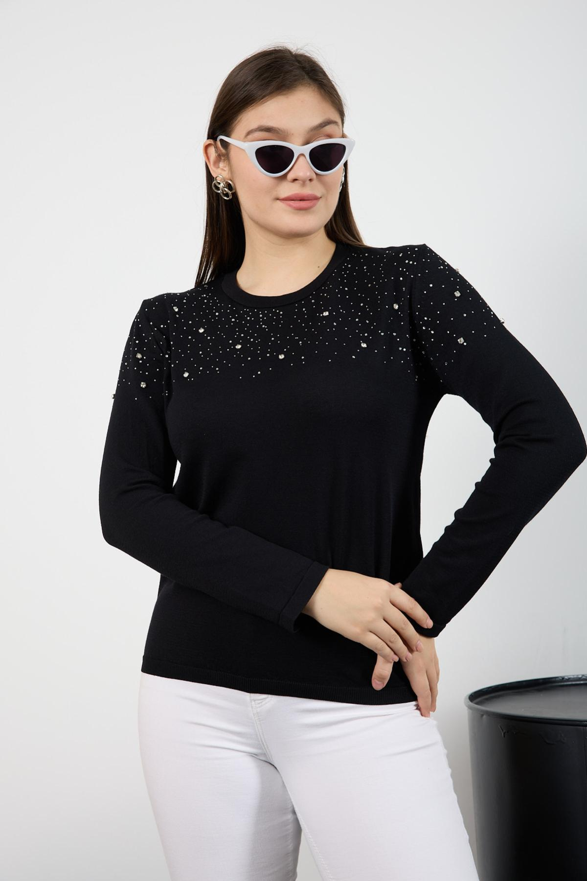 Wholesale Women Black Crew Neck Knit Blouse Adorned with Rhinestones 725225