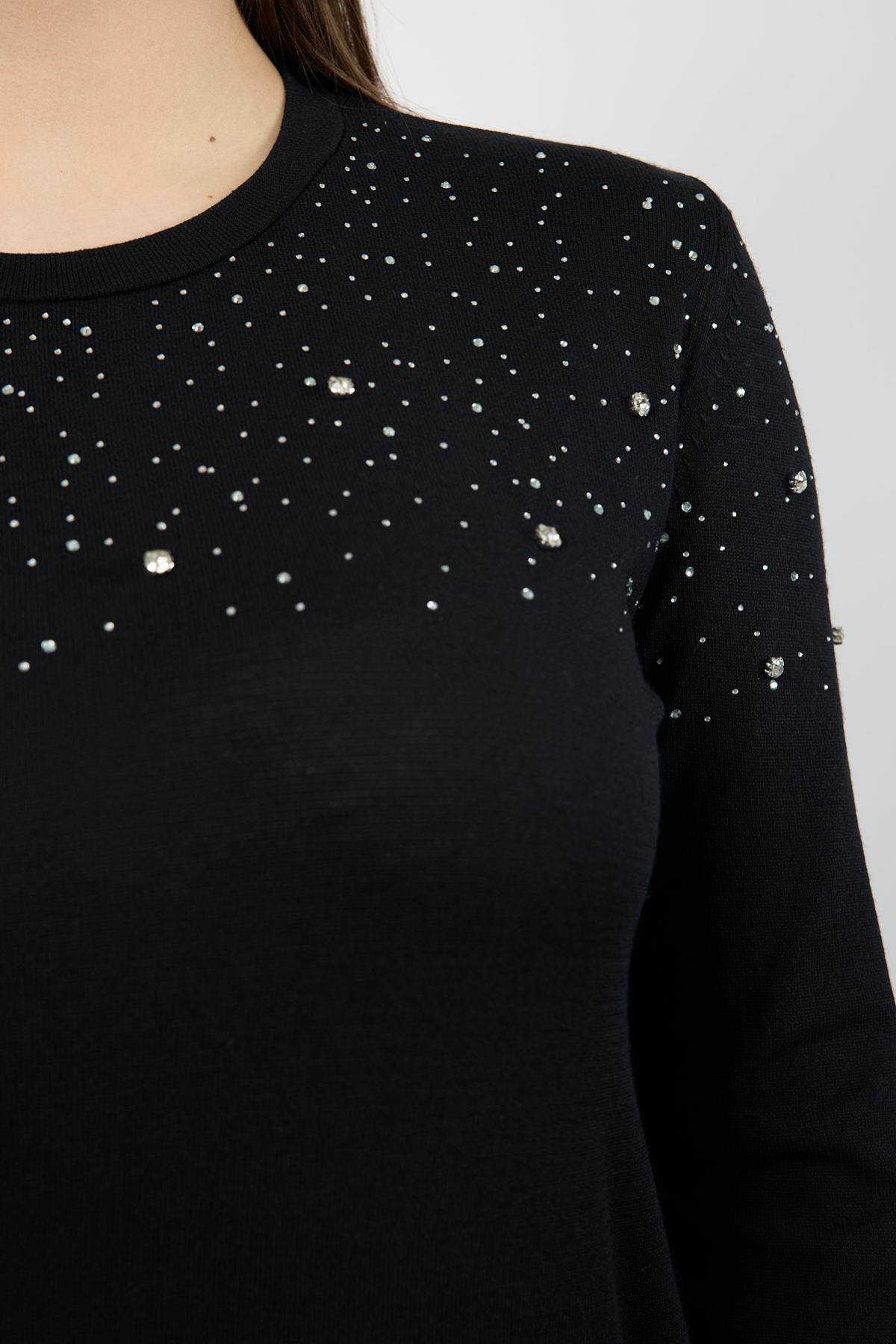 Wholesale Women Black Crew Neck Knit Blouse Adorned with Rhinestones 725225