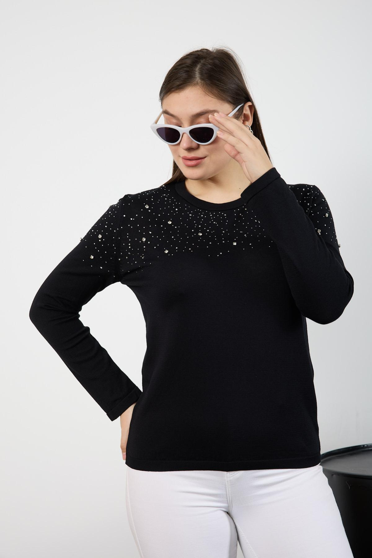 Wholesale Women Black Crew Neck Knit Blouse Adorned with Rhinestones 725225