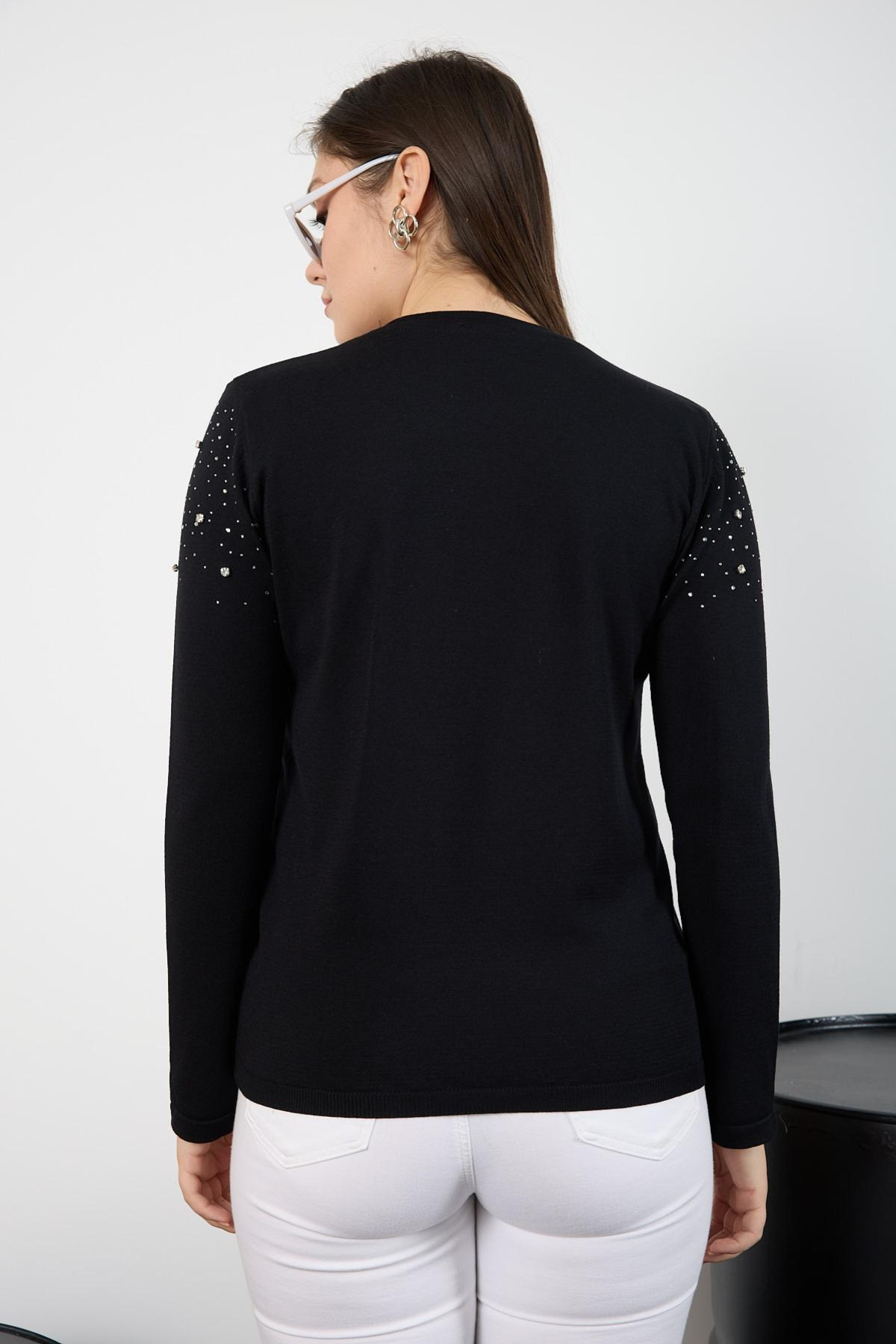 Wholesale Women Black Crew Neck Knit Blouse Adorned with Rhinestones 725225