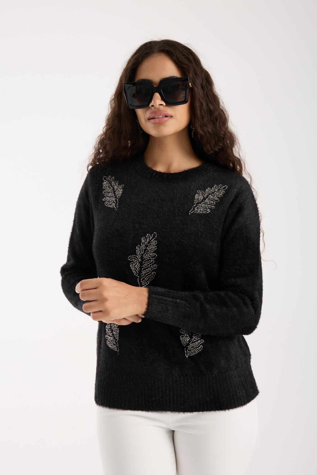 Wholesale Women Black Crew-Neck Knit Blouse with Beaded Embroidery 738897