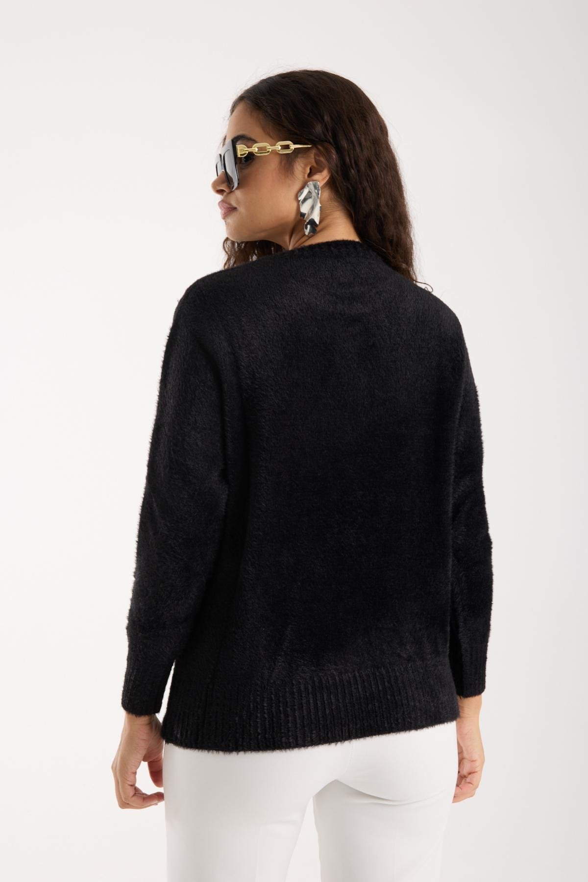 Wholesale Women Black Crew-Neck Knit Blouse with Beaded Embroidery 738897