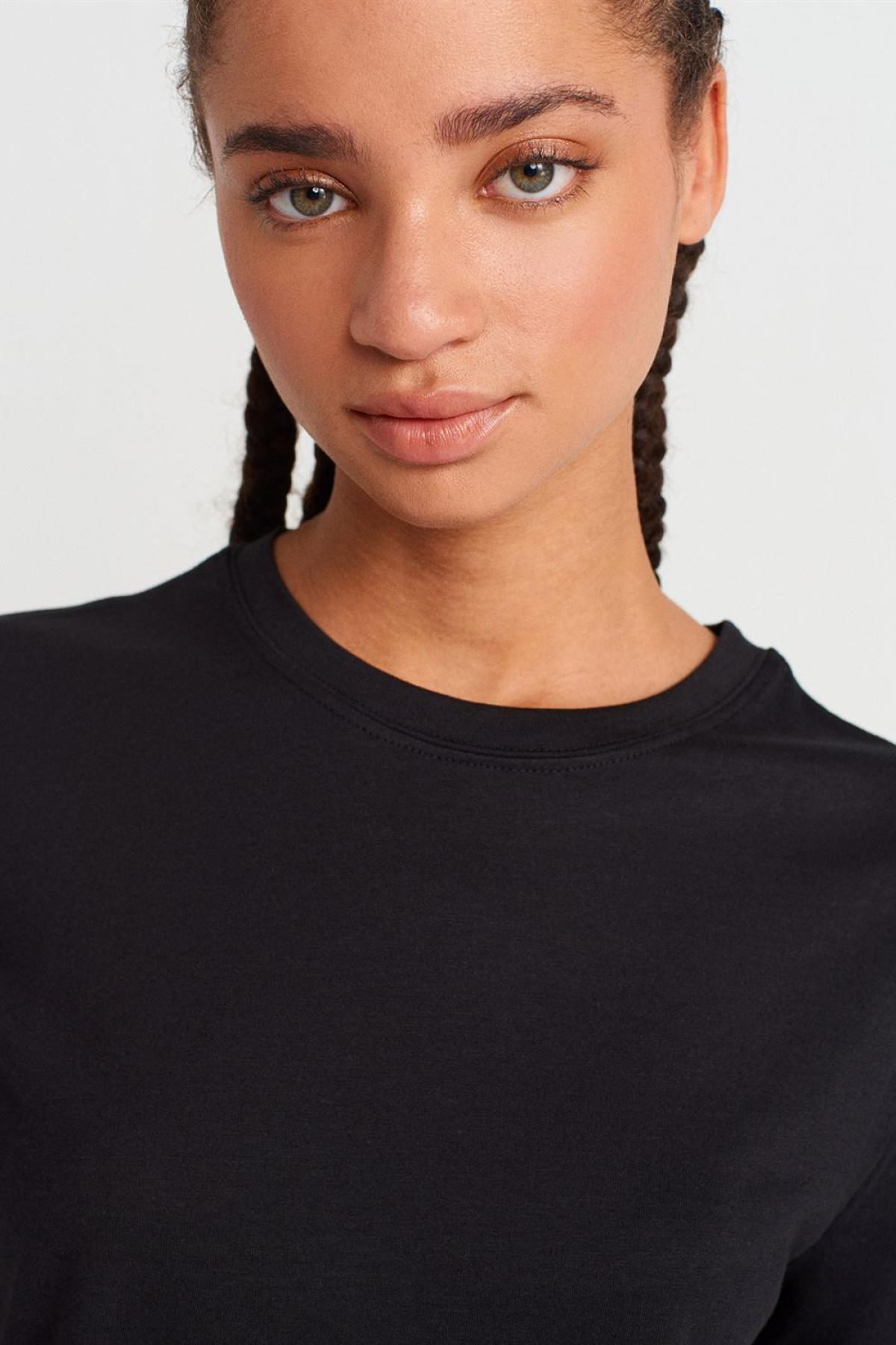 Wholesale Women Black Crew Neck Modal T-shirt 733525