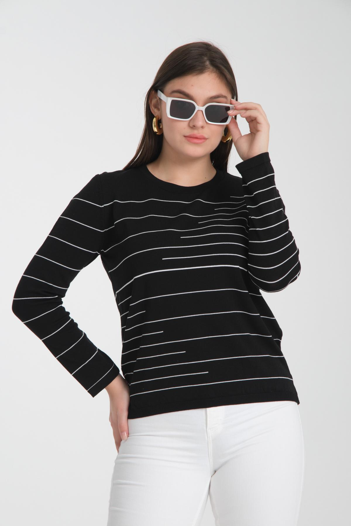 Wholesale Women Black Crew Neck Striped Knit Blouse 722608