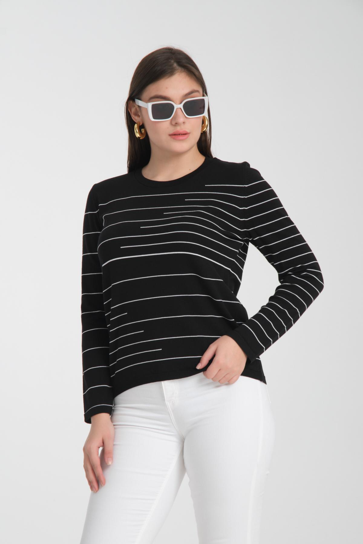 Wholesale Women Black Crew Neck Striped Knit Blouse 722608