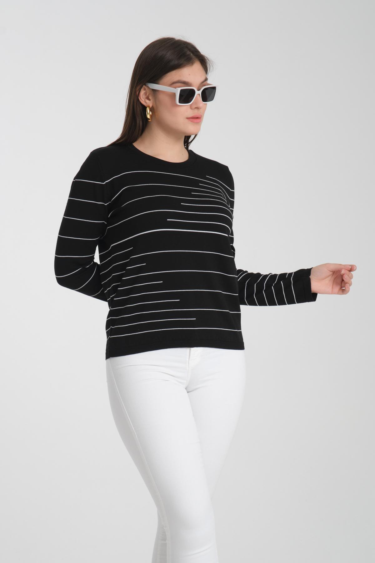 Wholesale Women Black Crew Neck Striped Knit Blouse 722608