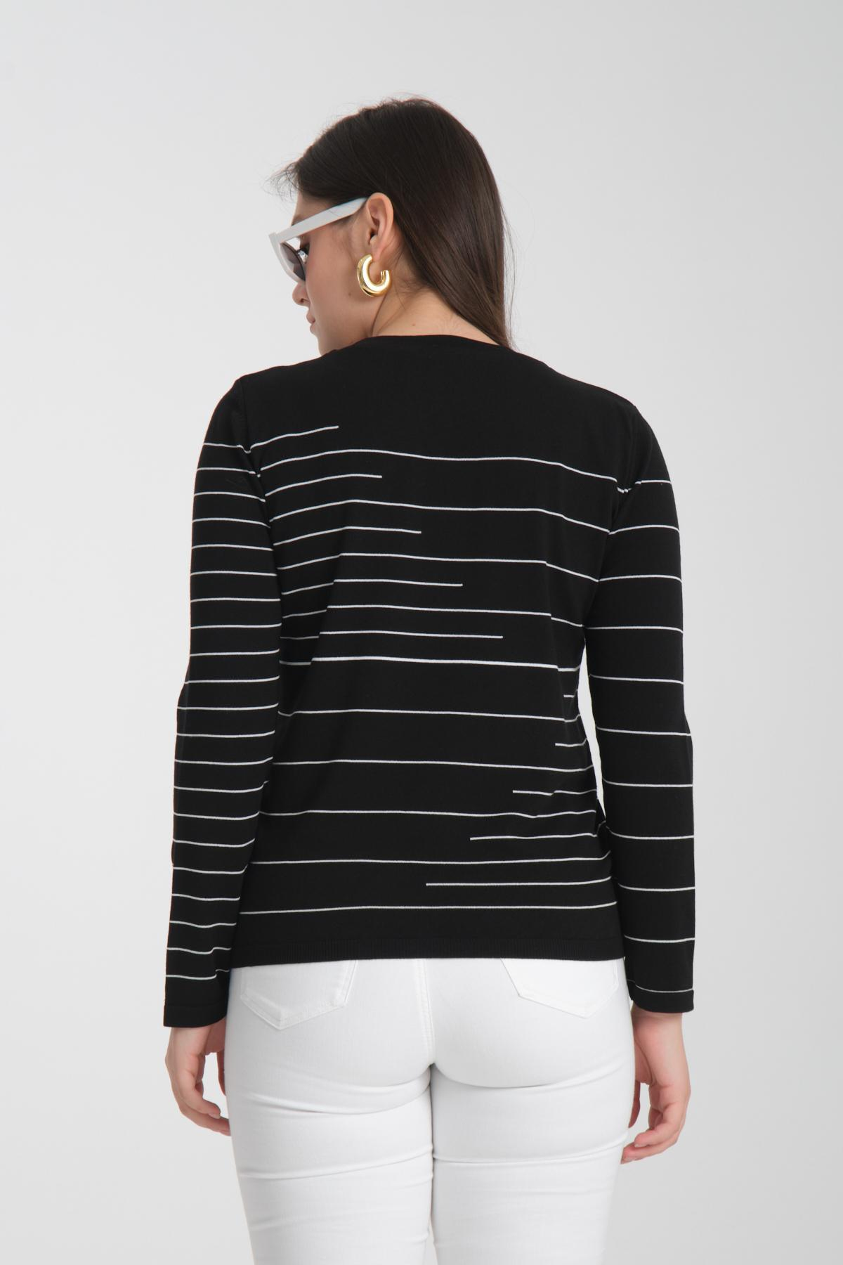 Wholesale Women Black Crew Neck Striped Knit Blouse 722608