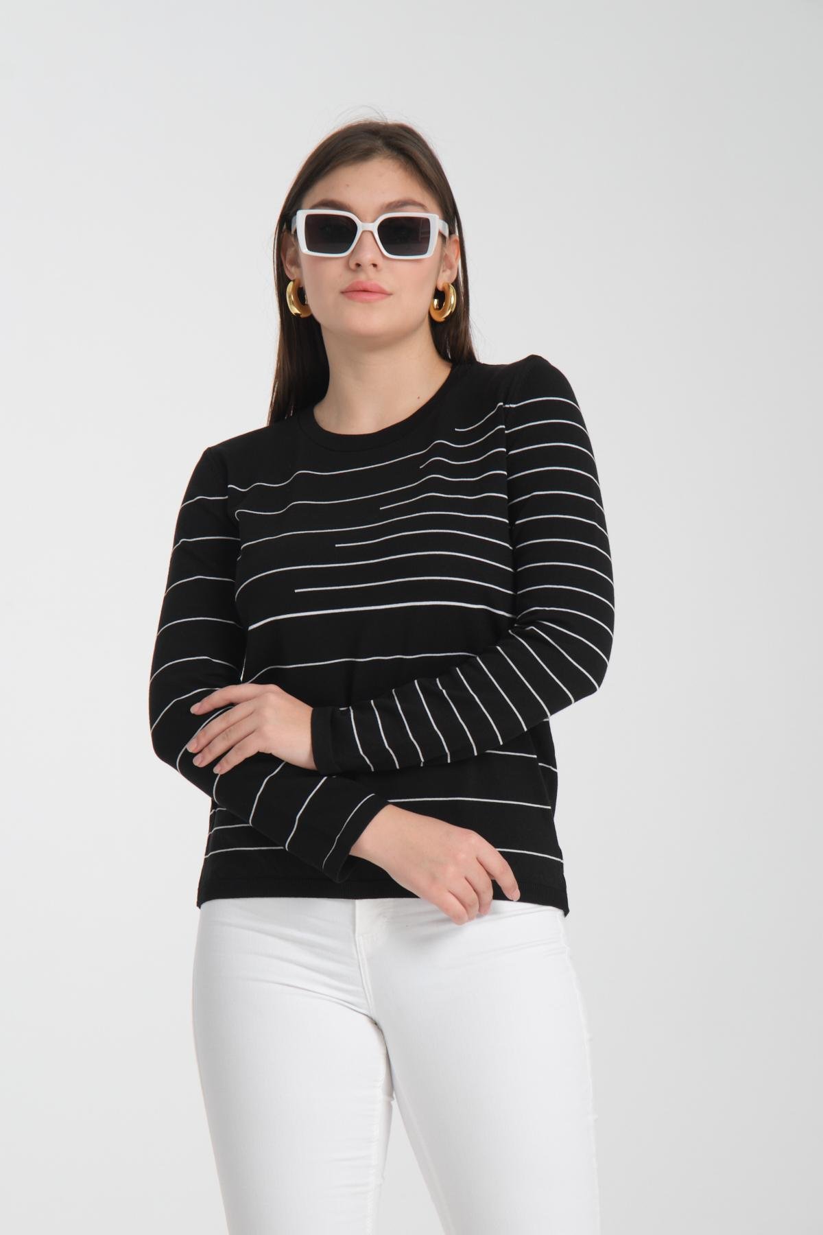 Wholesale Women Black Crew Neck Striped Knit Blouse 722608