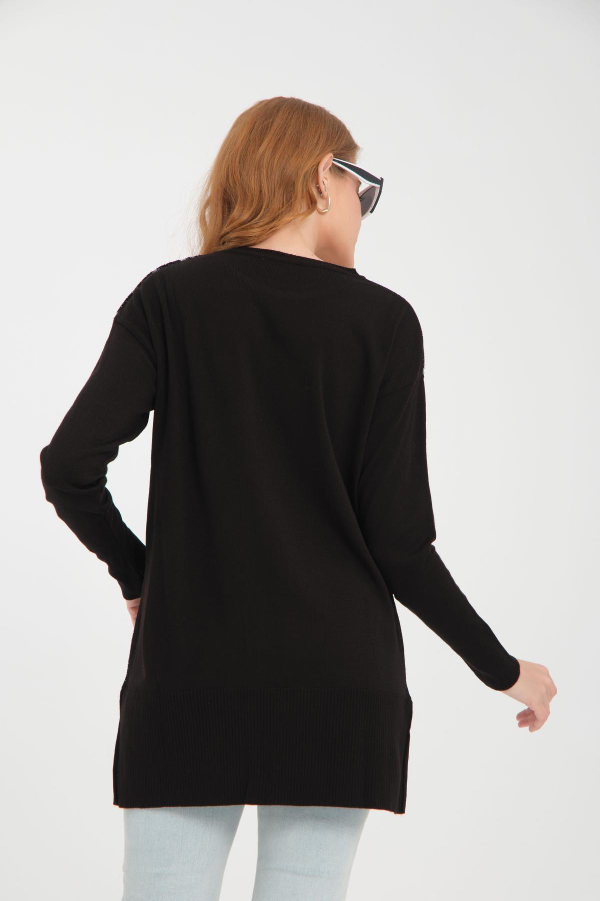 Wholesale Women Black Glitter Crew-Neck Sweaters 710986
