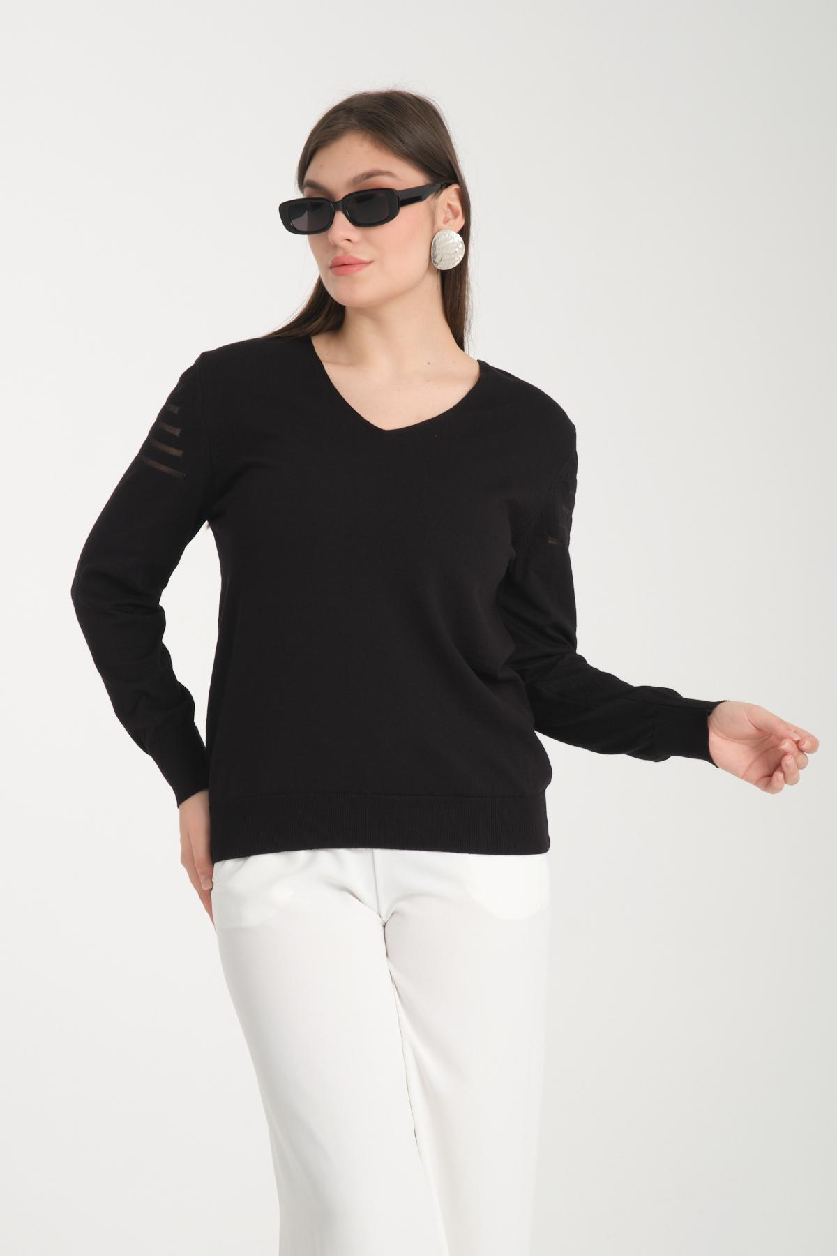 Wholesale Women Black Glitter Garnished V Neck Knit Blouse 722616