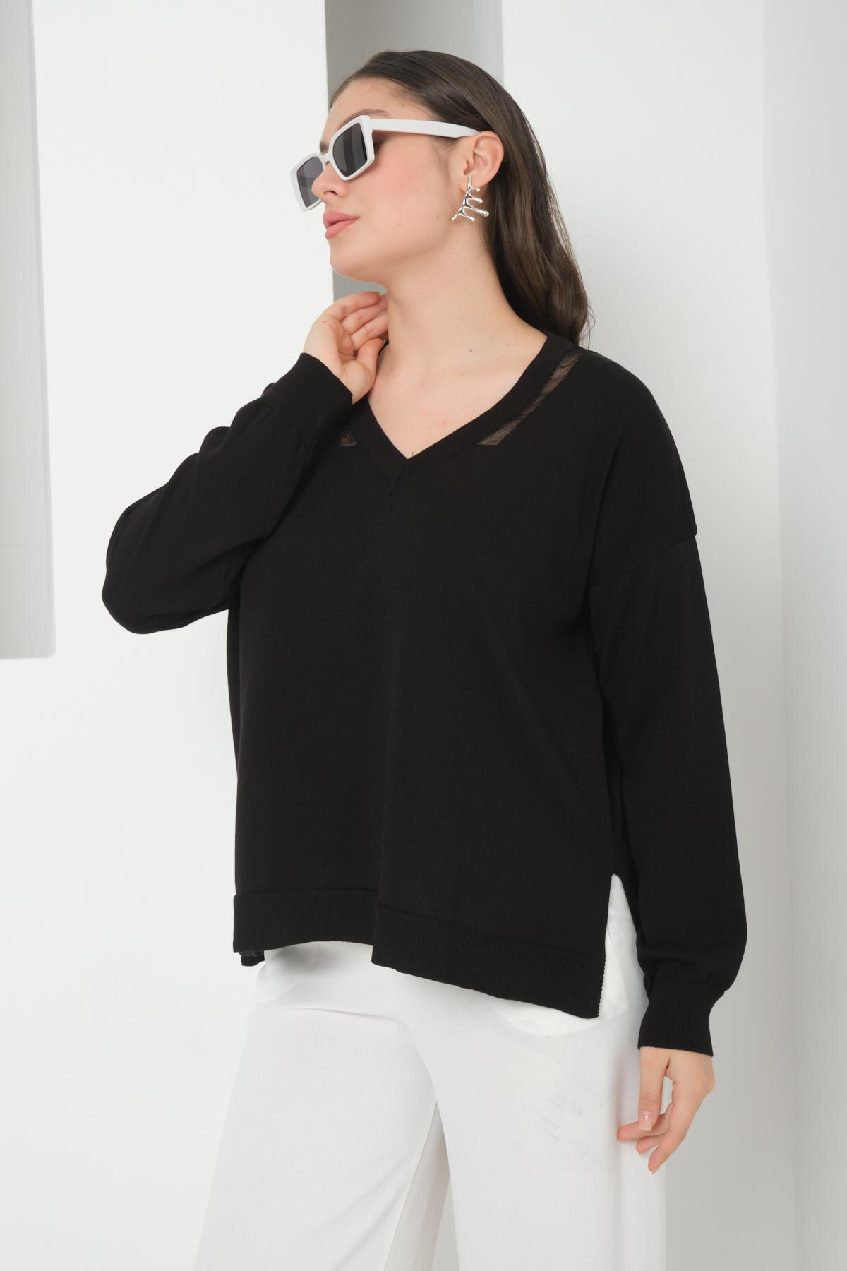 Wholesale Women Black Glitter-Garnished V-Neck Oversized Knit Blouse with Side Slits 724793