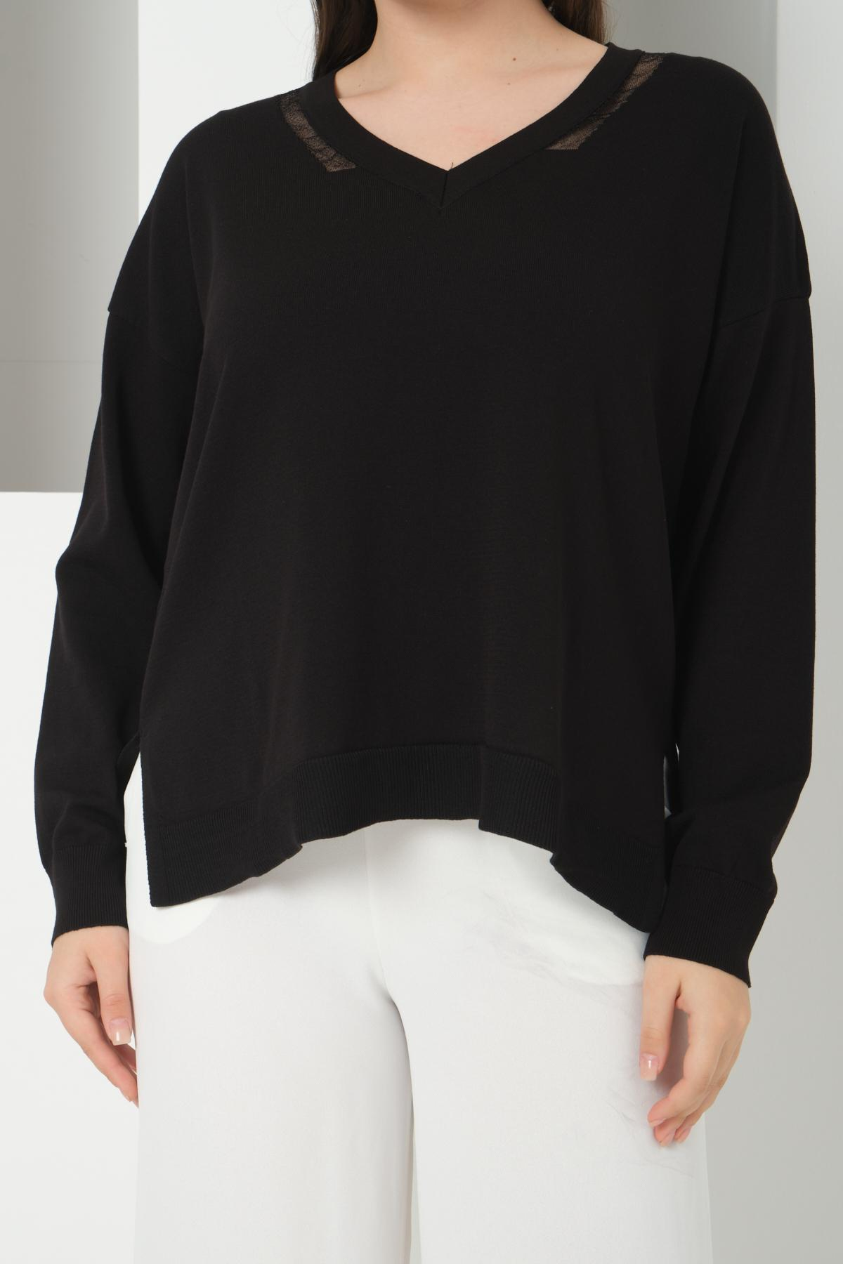Wholesale Women Black Glitter-Garnished V-Neck Oversized Knit Blouse with Side Slits 724793