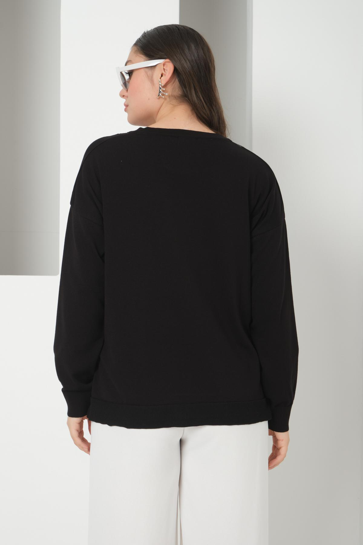 Wholesale Women Black Glitter-Garnished V-Neck Oversized Knit Blouse with Side Slits 724793