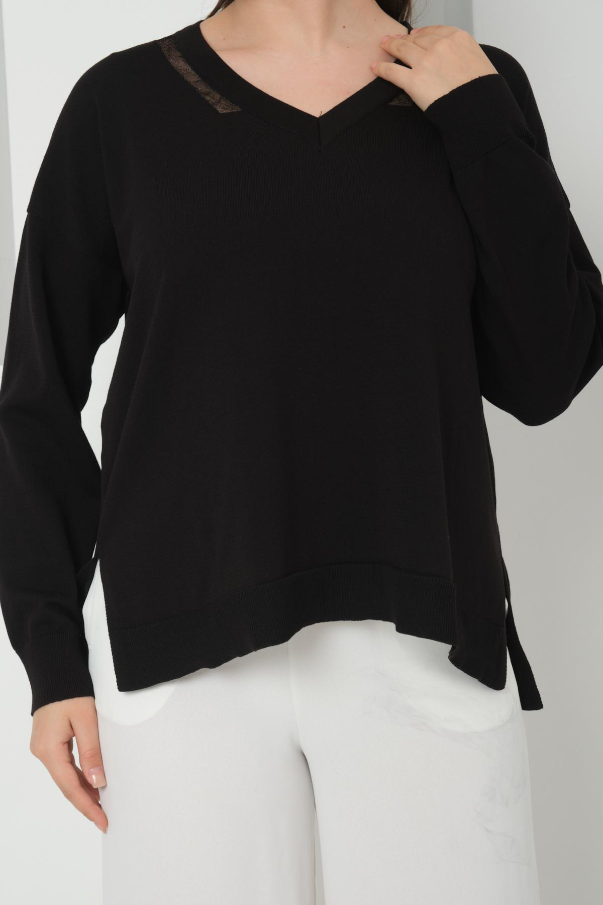Wholesale Women Black Glitter-Garnished V-Neck Oversized Knit Blouse with Side Slits 724793