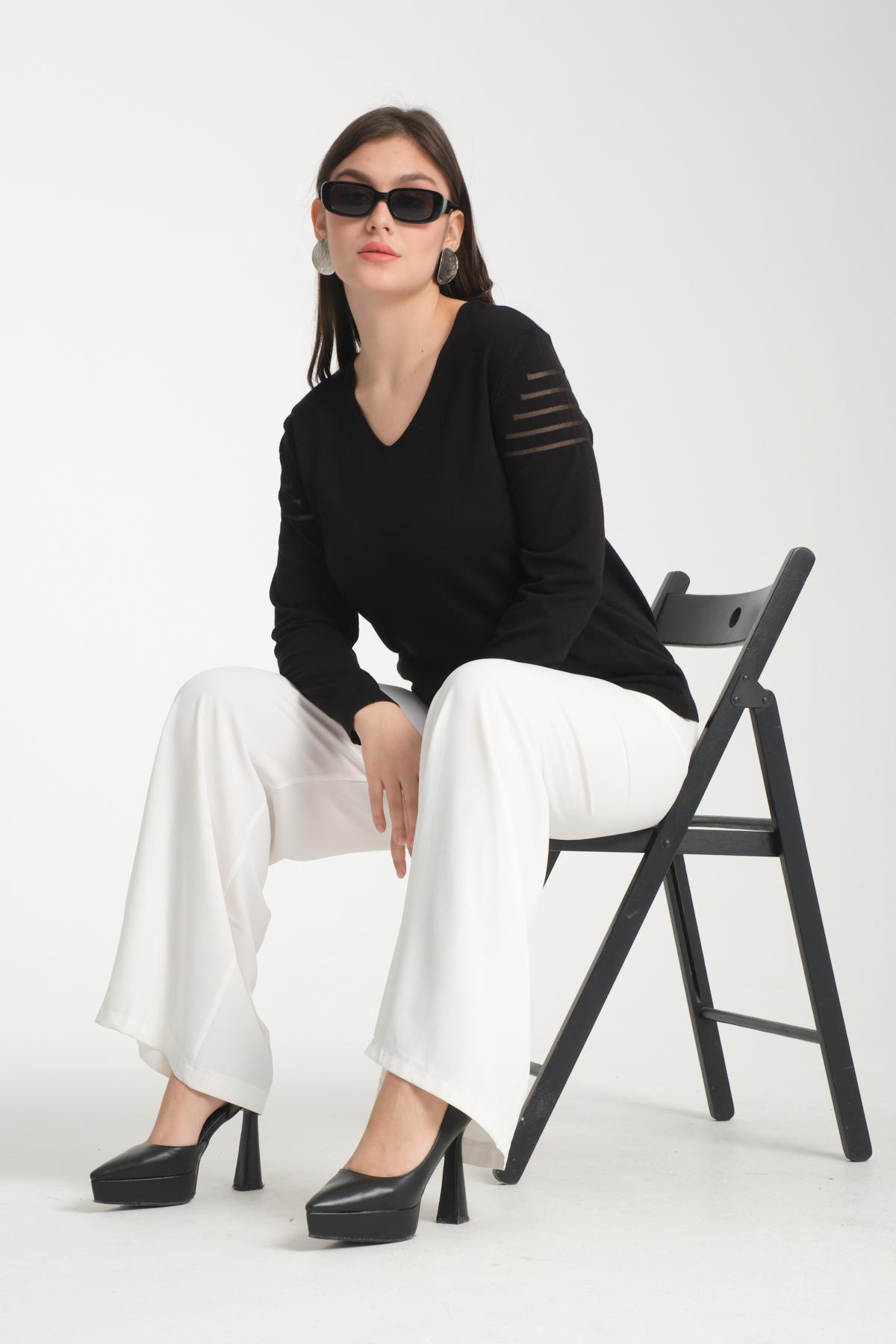 Wholesale Women Black Glitter Garnished V Neck Knit Blouse 722616